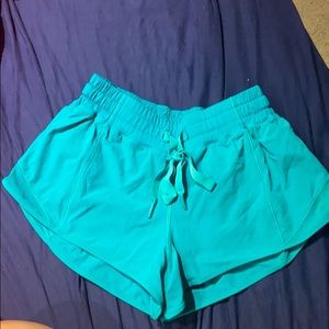 LuluLemon hotty hot shorts teal size 6